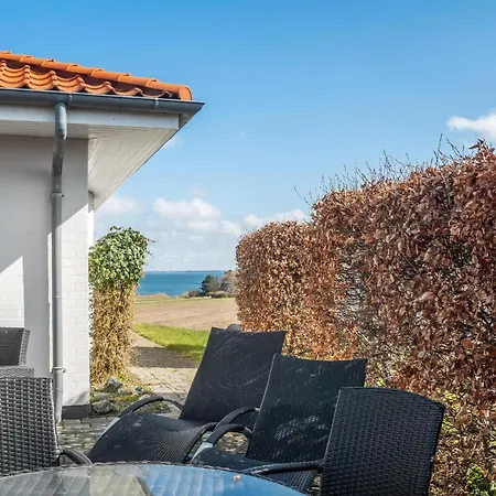 3 Bedroom Beautiful In בית נופש