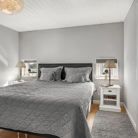 3 Bedroom Beautiful In בית נופש
