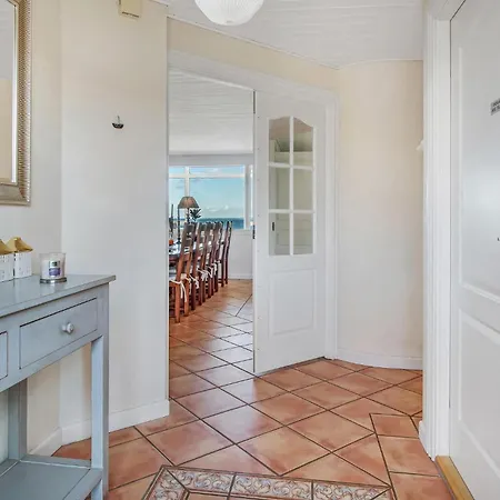 3 Bedroom Beautiful In Casa de Férias *